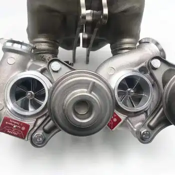 Başlangıçta çift turbo ile monte edilmiş BMW 3.0 T altı silindirli N54 motor