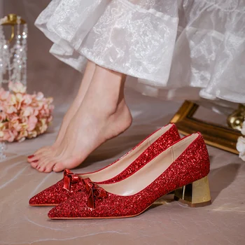 Kırmızı Düğün Ayakkabı Retro Tarzı gelinlik Pompaları Tıknaz Kare Topuk Pullu Kumaş Saten İlmek Nedime Cam Terlik Lüks